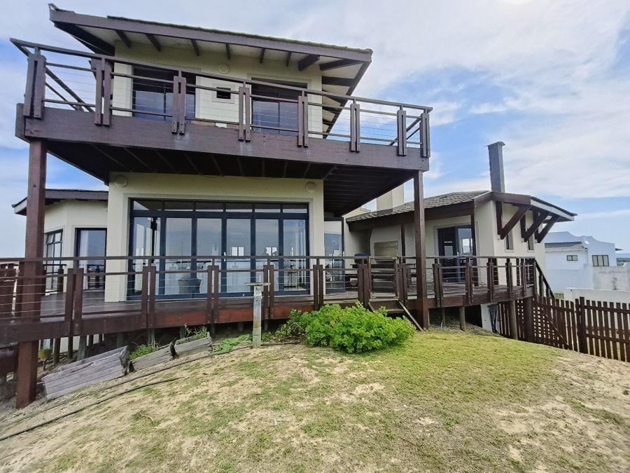 6 Bedroom Property for Sale in Paradise Beach Eastern Cape